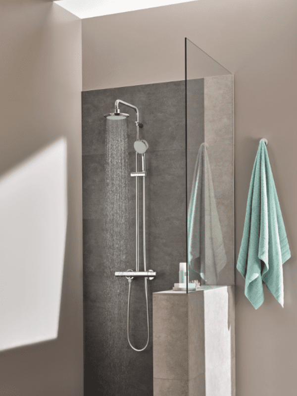 Cosmopolitan 160 Shower system with thermostat for wall mounting
