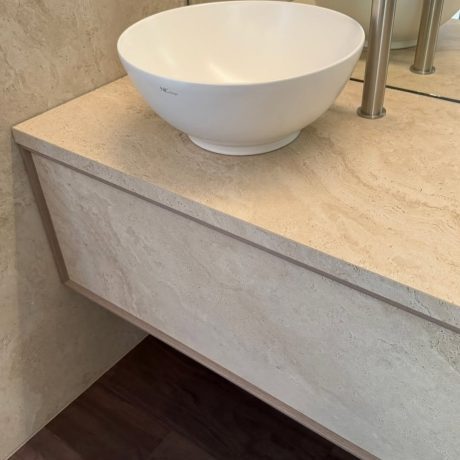 TRAVERTINE MINIMAL WHITE
